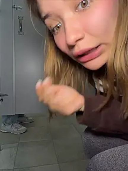 FlashTitsRoyal
