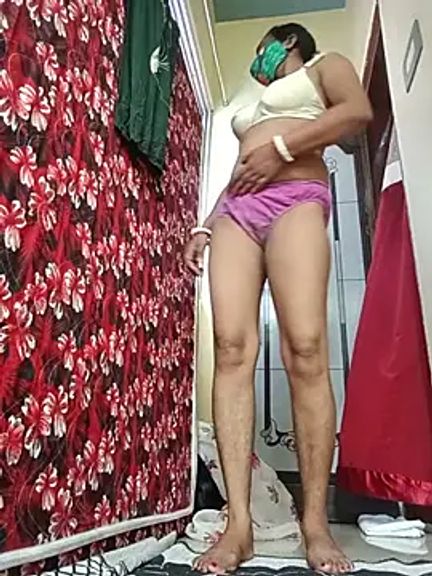 Simi-hot-boudi