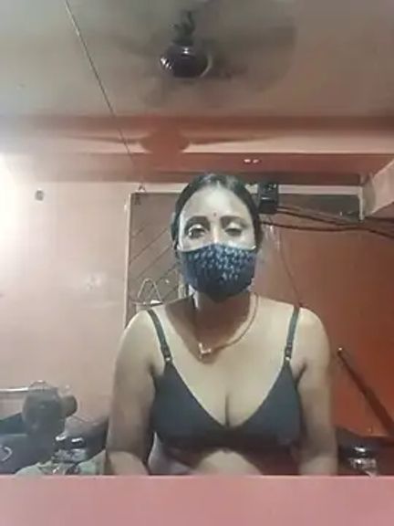 Simi-hot-boudi
