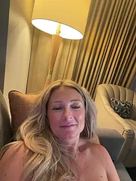 BlondeMilf82
