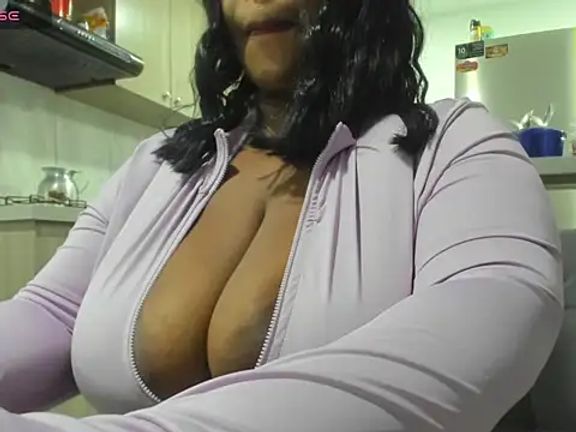 Amazon_brunette1