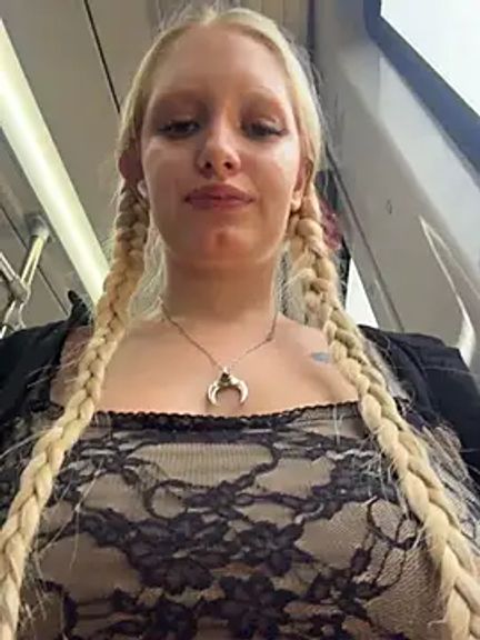 Elfi_InPublic