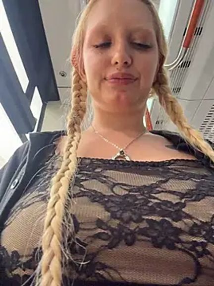 Elfi_InPublic