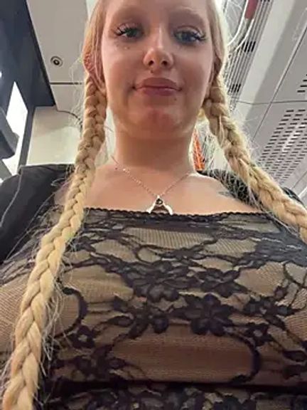 Elfi_InPublic
