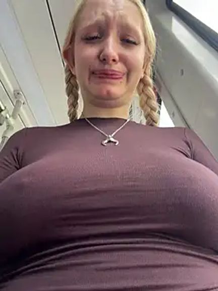 Elfi_InPublic