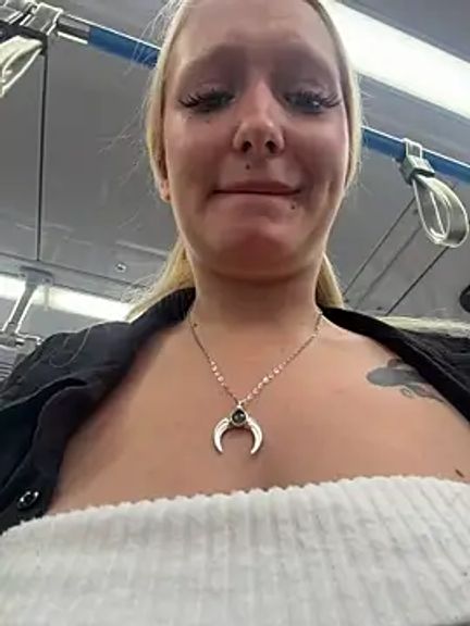 Elfi_InPublic