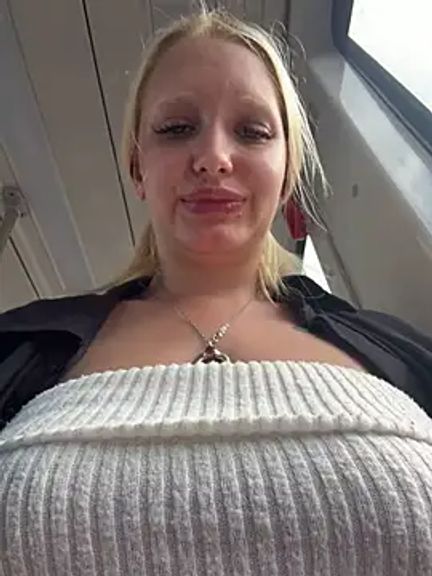 Elfi_InPublic