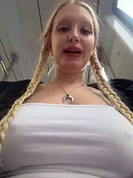 Elfi_InPublic