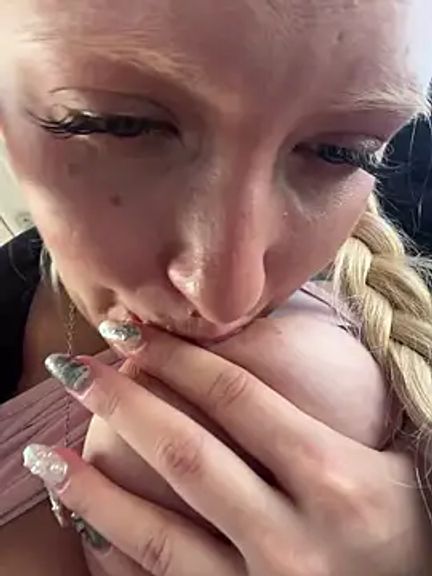Elfi_InPublic