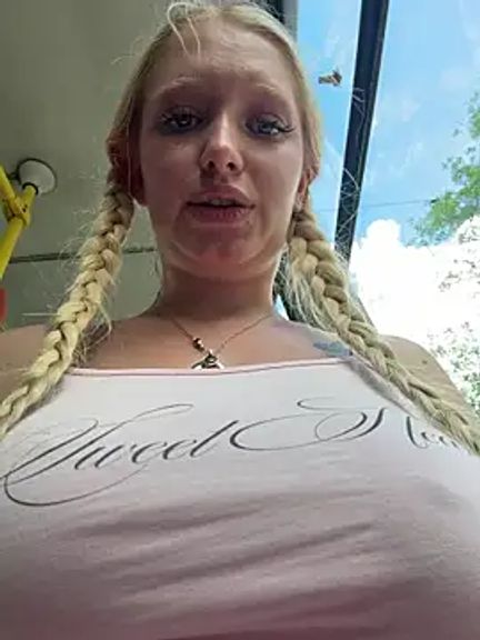 Elfi_InPublic