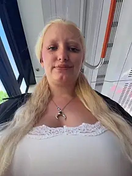 Elfi_InPublic