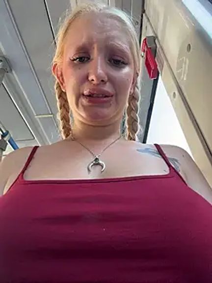 Elfi_InPublic