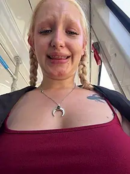 Elfi_InPublic