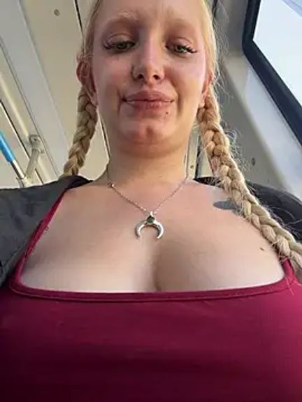 Elfi_InPublic