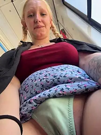 Elfi_InPublic