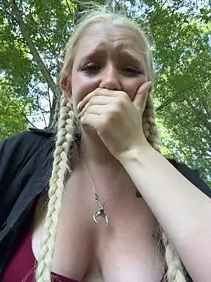 Elfi_InPublic