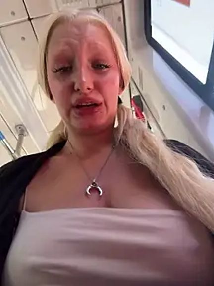 Elfi_InPublic
