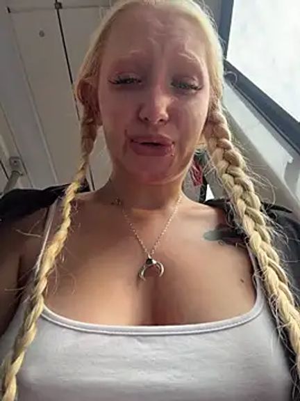 Elfi_InPublic