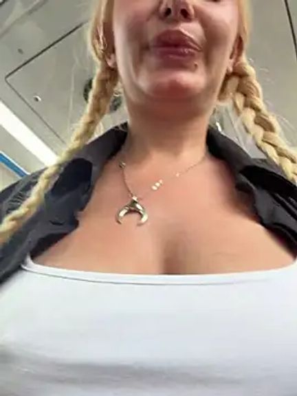 Elfi_InPublic