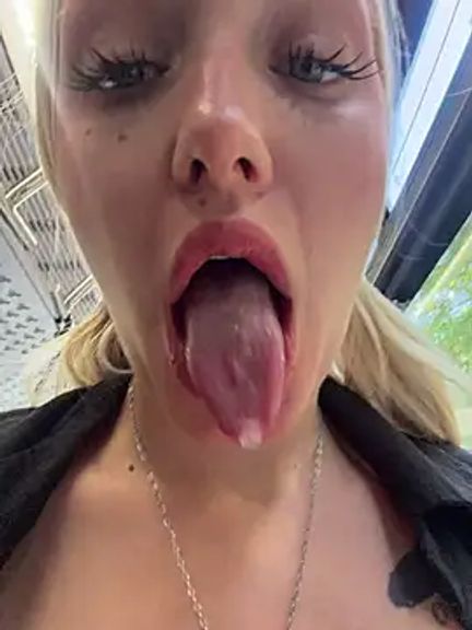 Elfi_InPublic