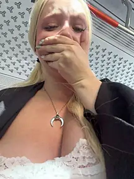 Elfi_InPublic