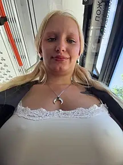 Elfi_InPublic