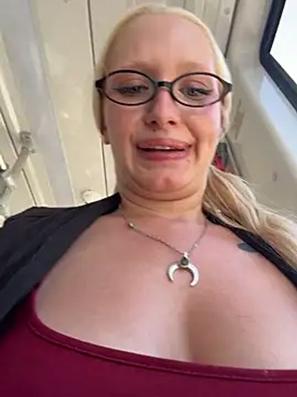 Elfi_InPublic