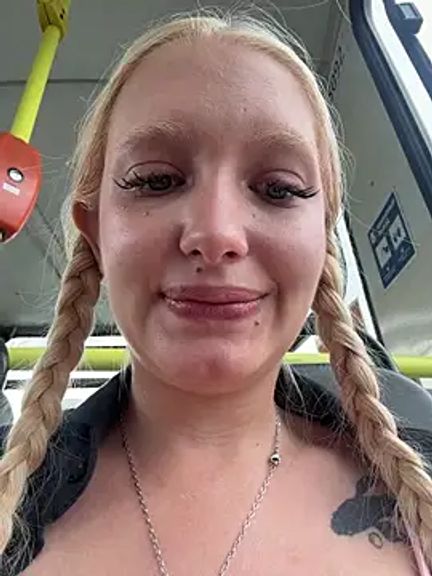 Elfi_InPublic