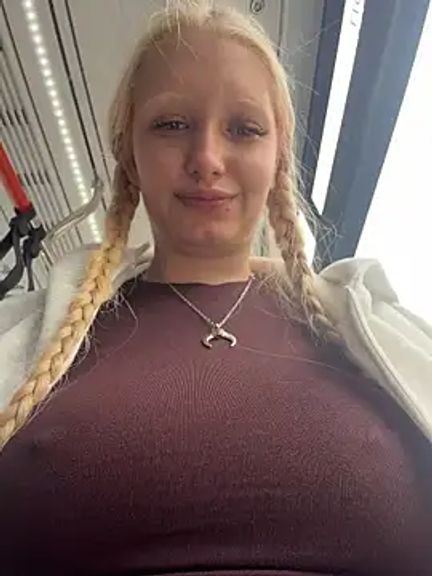 Elfi_InPublic