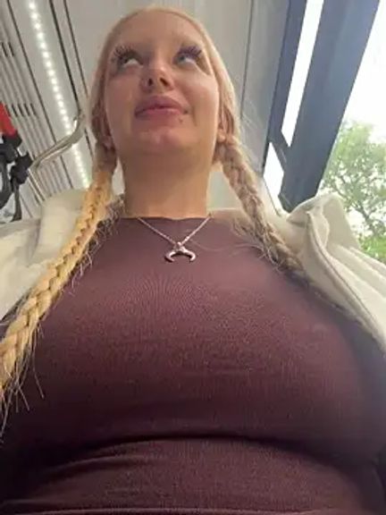 Elfi_InPublic