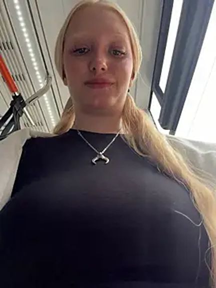 Elfi_InPublic