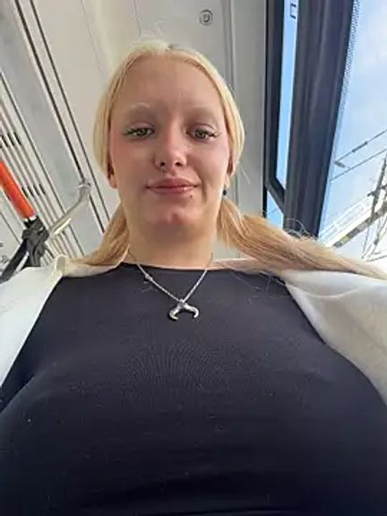 Elfi_InPublic