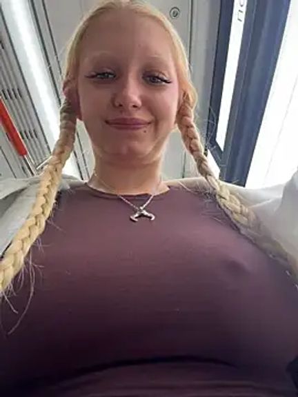 Elfi_InPublic
