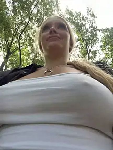 Elfi_InPublic