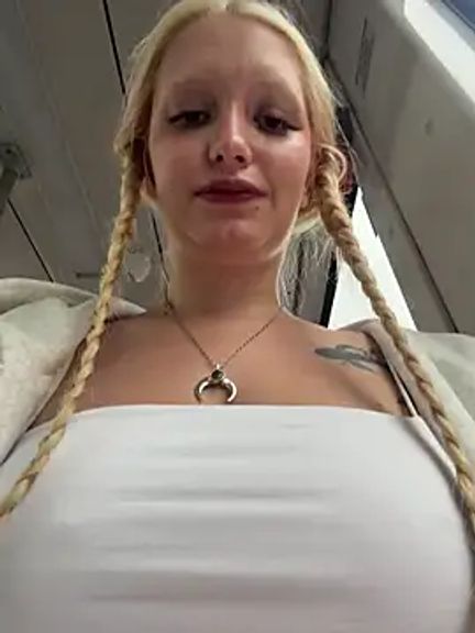 Elfi_InPublic