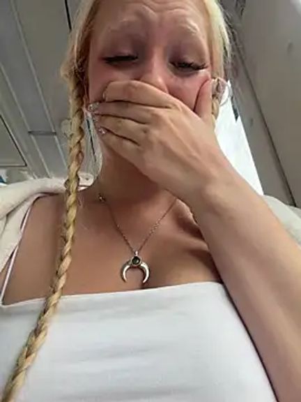 Elfi_InPublic