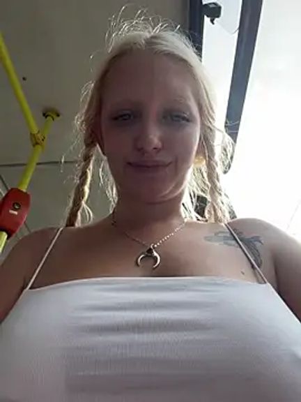 Elfi_InPublic