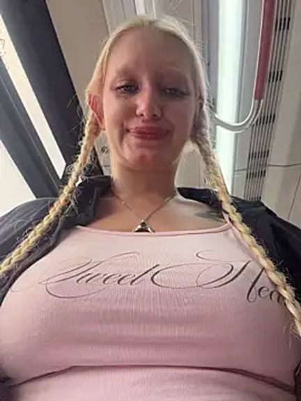 Elfi_InPublic