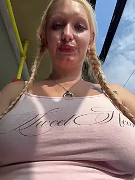 Elfi_InPublic