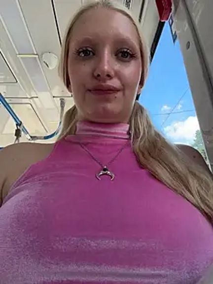 Elfi_InPublic