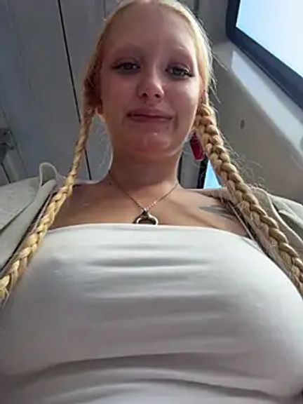 Elfi_InPublic