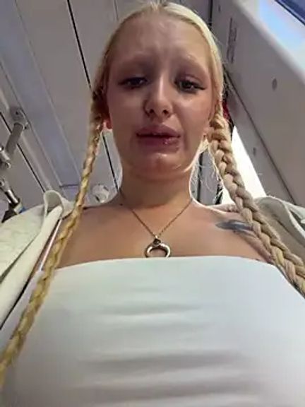 Elfi_InPublic