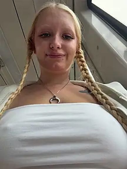 Elfi_InPublic