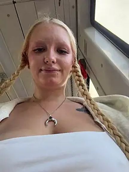 Elfi_InPublic