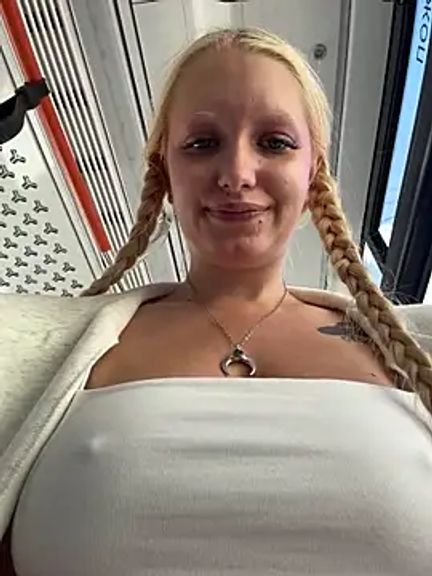 Elfi_InPublic