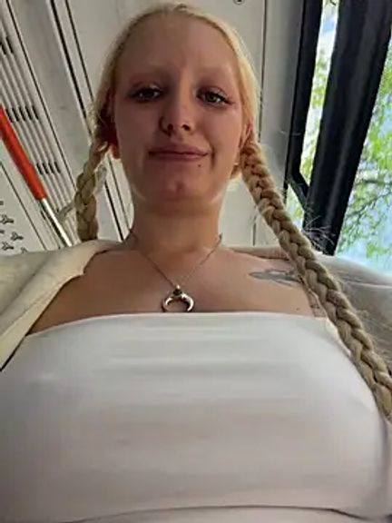 Elfi_InPublic