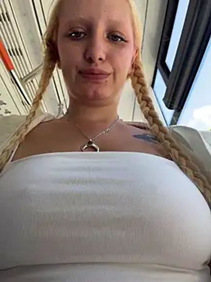 Elfi_InPublic