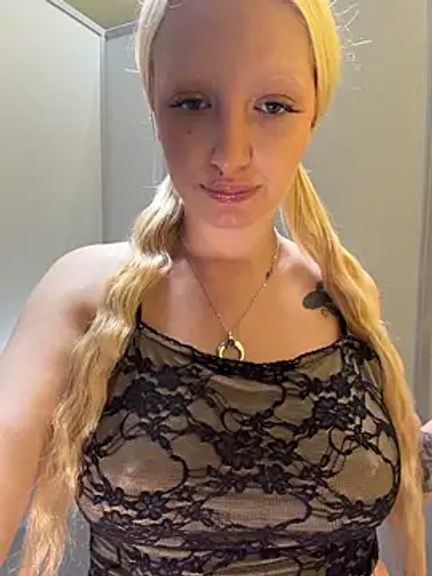 Elfi_InPublic