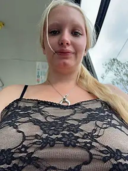 Elfi_InPublic