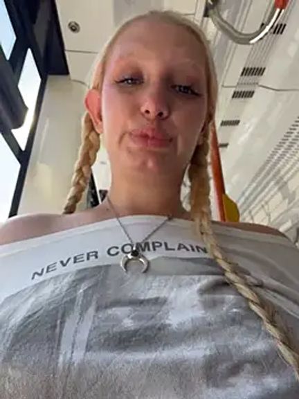 Elfi_InPublic